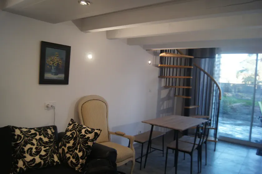 Lodging in a fenced park with wifi, air conditioning and free Netflix. - Image 1