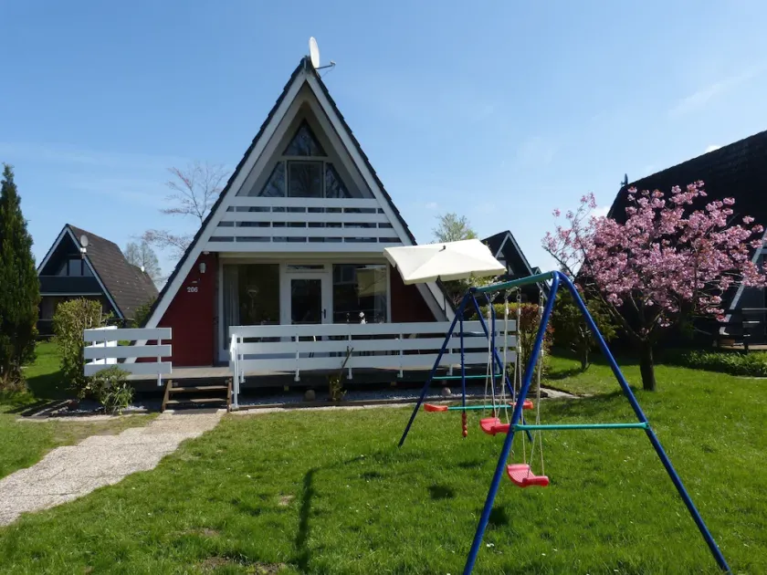 La Villa Linus per famiglie si trova in un parco vacanze dietro la diga - Image 1