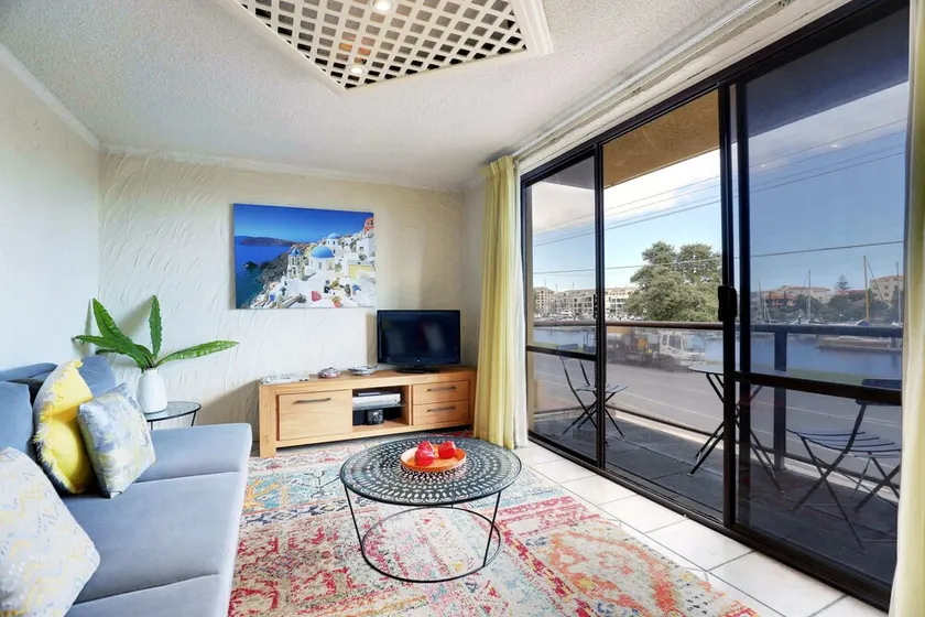 Gorgeous Balcony Riverview Apartment - Image 1