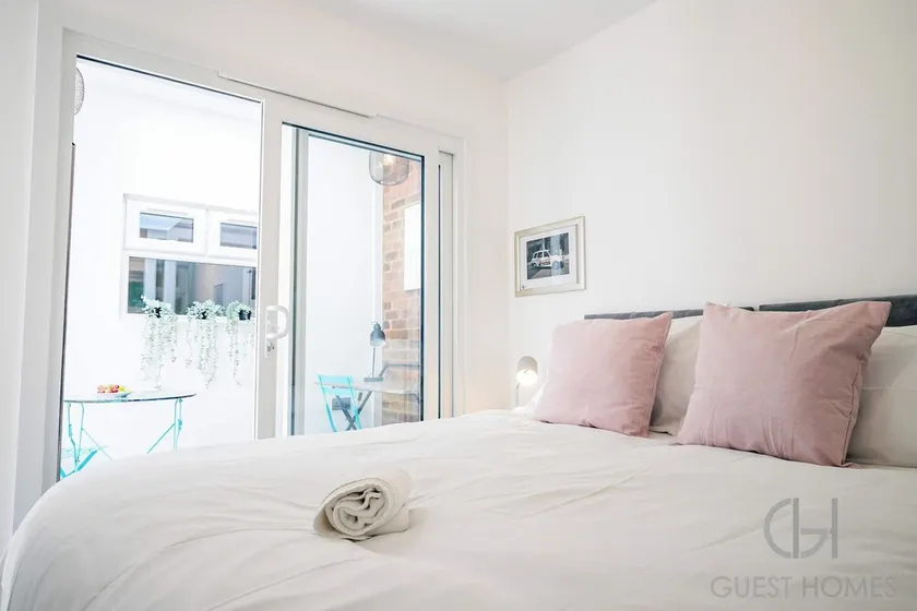 Host Stay Croydon Road Abode - Image 1