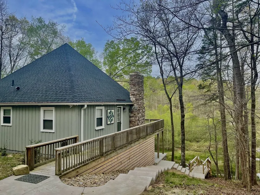 The Cozy Cottage on Little Duck Cove - Image 1