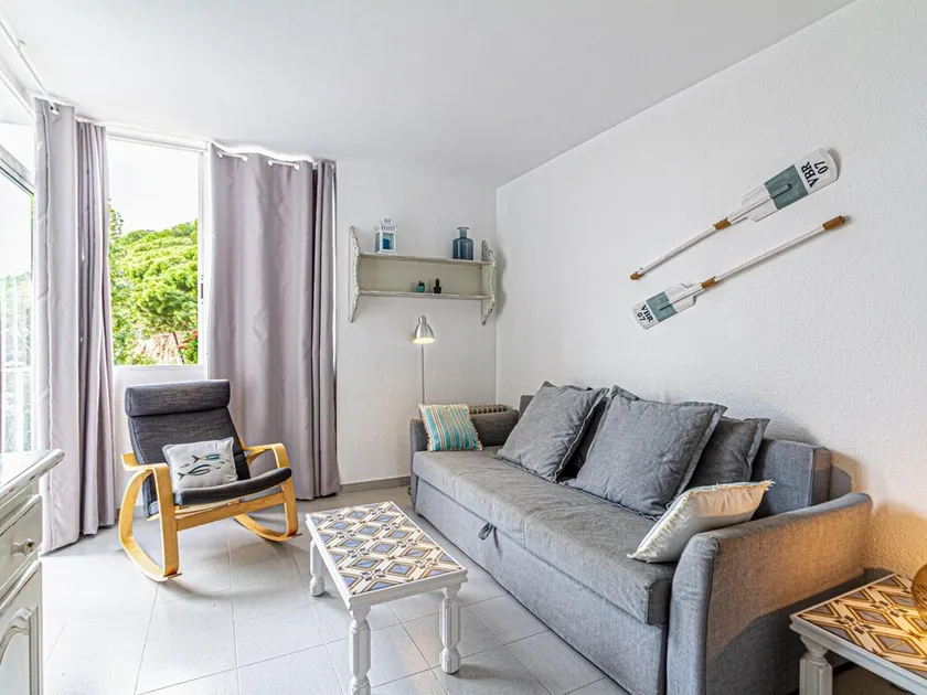 Apartment 100m beach with parking pet friendly - Image 1