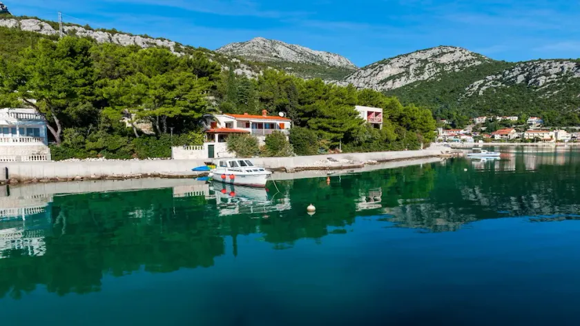 Nice villa direct on sea,surrounded with lot of mediterranean plants,two minutwe - Image 1