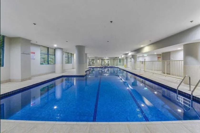 Sydney City Extra Large Security Furnished Master bedroom +a Sunroom Apartment - Image 1