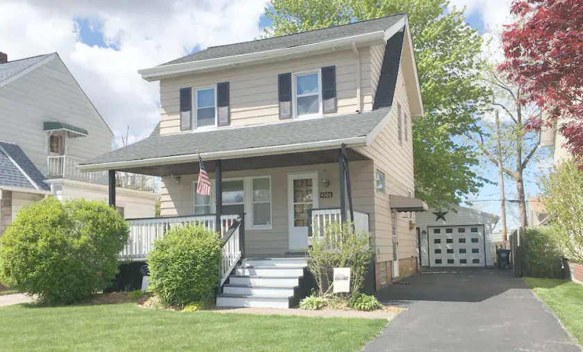 Historic century home in Parma -oh so charming - Image 1