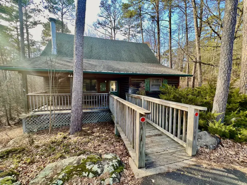 Forest View two bedroom, two bath Harbor North luxury loft cottage with private hot tub o Lake on Ouachita. by RedAwning - Image 1