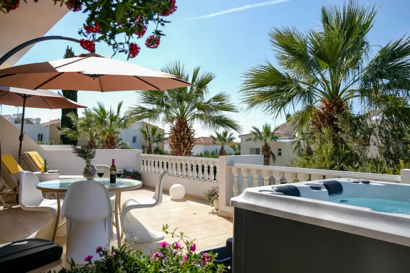 Peyia Fontana - Executive spacious 2-bedroom apartment with Hot Tub & sea views - Image 1