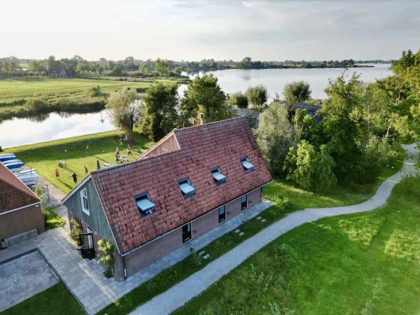 Groepshuis aan open vaarwater (de Berch) - Image 1