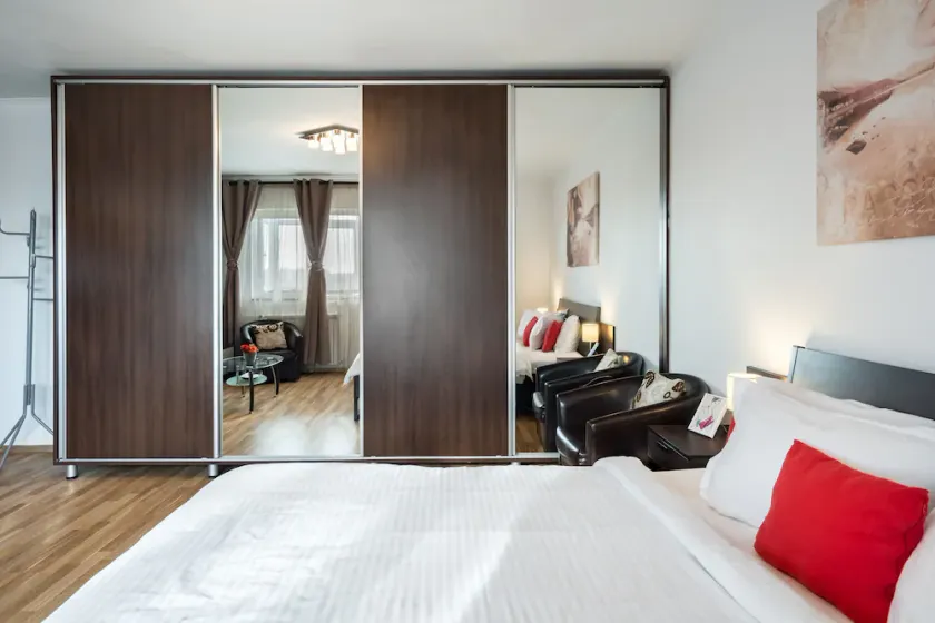 Titan - Park Lake - Studio 37 by MRG Apartments - Image 1