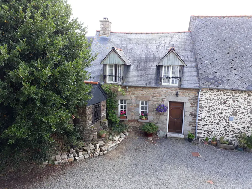 2 Bed Cottage. Sleeps 5.  30 minutes from Mont St Michel - Image 1