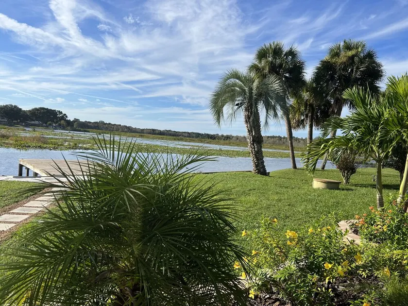 4 Bedroom Retreat Sleeps 11 with Dock on Lake Weir near The Villages & Orlando - Image 1