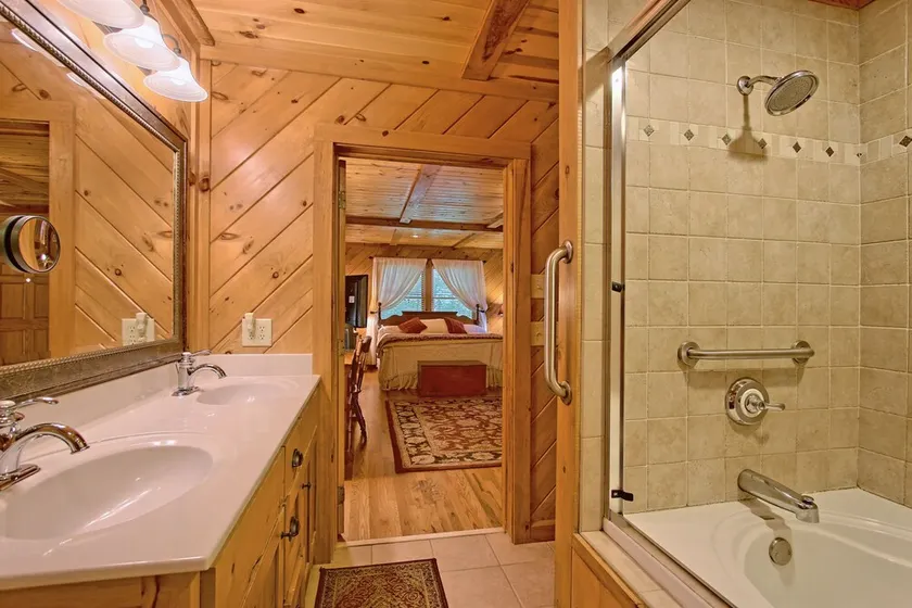 Mountain Creek Lodge -25 acres, PET-VENNLIG, Fantastisk udsigt over bjergene - Image 1