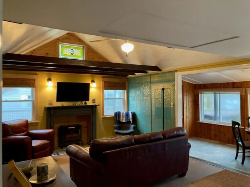 Cute and cozy lake cottage, next to DAR State Forest - Image 1