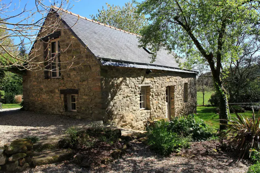Hermosa casa de carácter en una zona rural tranquila cerca de Guemene sur Scorff - Image 1