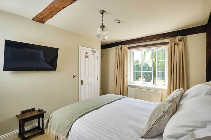The Crown Inn Lea - Image 1