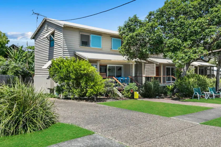 One of three townhouses overlooking Deadmans Beach and walking distance... - Image 1
