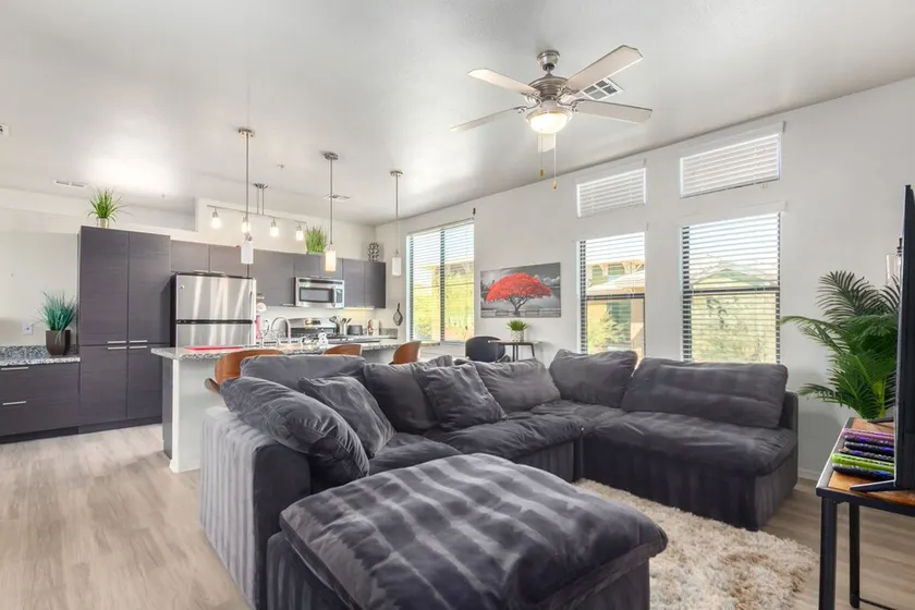 Sunshine-Filled Luxury Loft w/ Office, Balcony, Spa, Heated Pool, Fire Pit + - Image 1