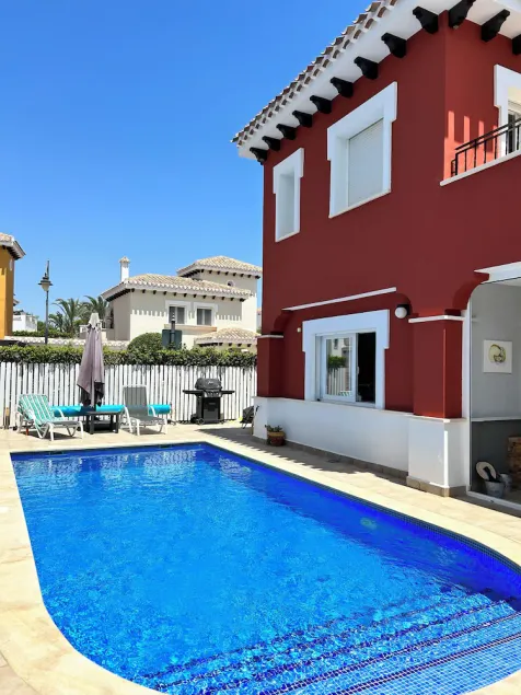 Fantastisk villa - Nytt kök / badrum och uppvärmd 8m pool - Image 1