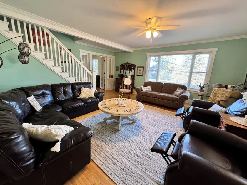 Stately home by Spirit Lake in Menahga - Image 1