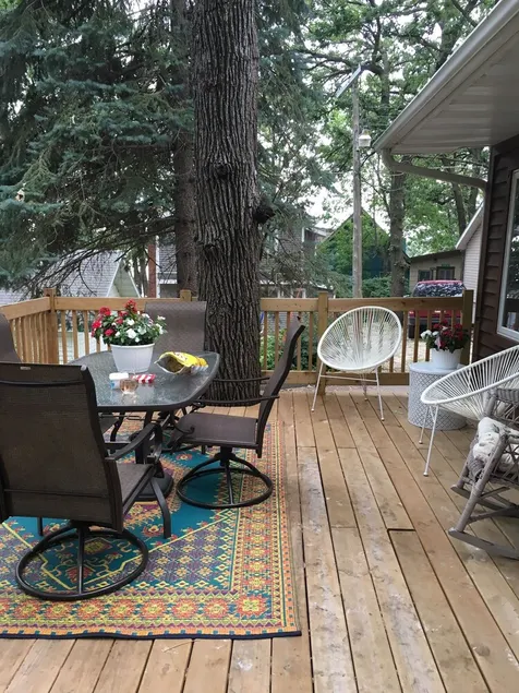 Charming West Lake Okoboji Cabin - Image 1
