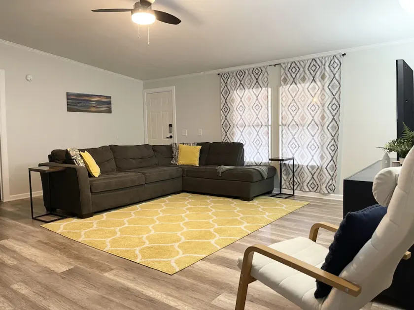 Pet Friendly 3BR Near Lake Norman | Extended Stays - Image 1