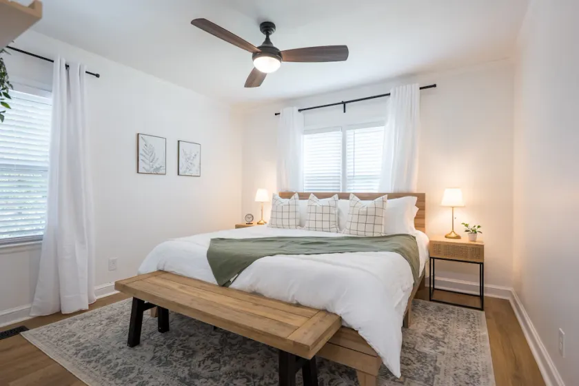 The 12th Street Retreat, King Beds, Pets Allowed - Image 1