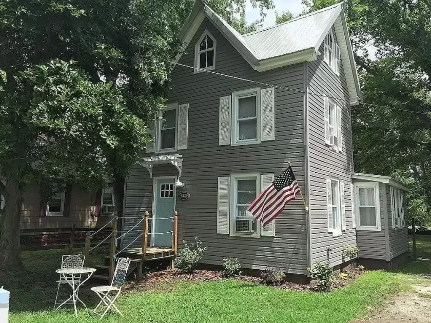 Historic home on Smith Island w/ dock! - Image 1
