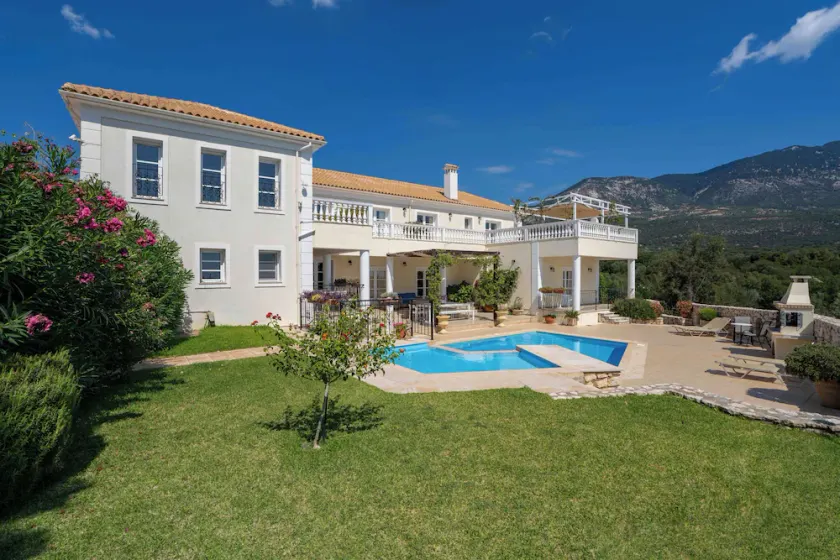 Large Luxury Villa sleeps 10-12, with Private Pool And Breathtaking Views - Image 1