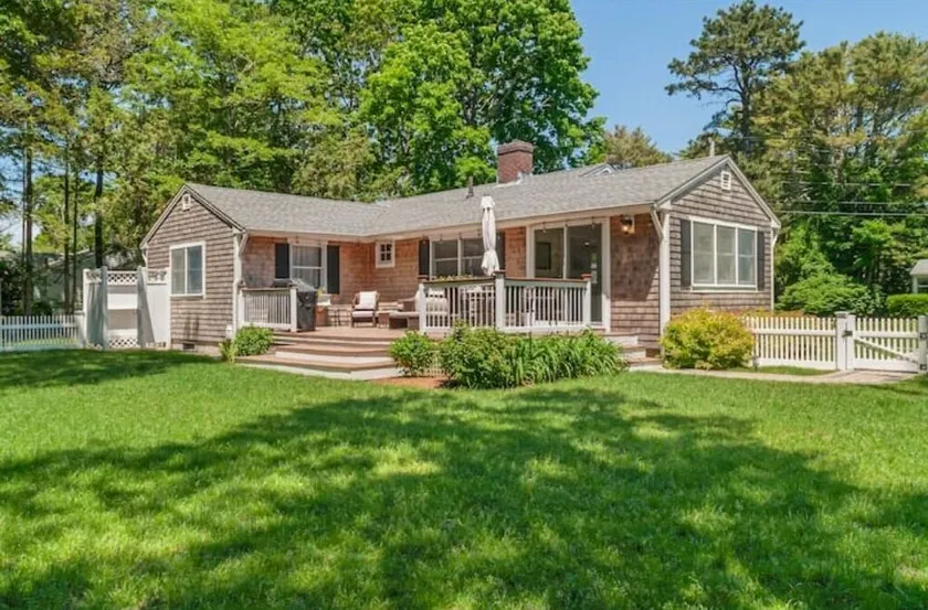 Pristine Osterville Cottage - Image 1