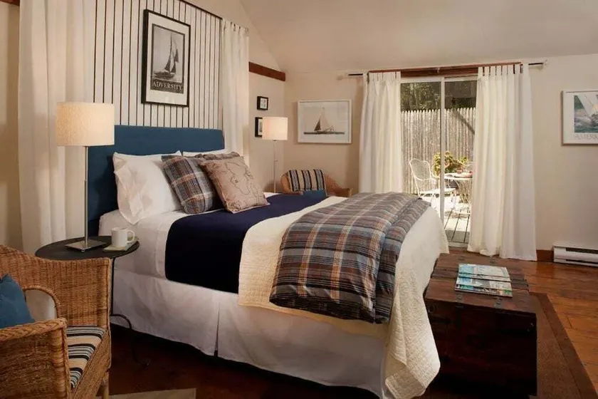 Plan Your Escape to the Cottage! Minutes to Mystic, Connecticut. This pet-friendly retreat has a private fenced-in rear garden patio. Your stay includes organic breakfast, firepit, hammock, and onsite hiking trails. Up to 2 well-behaved pets welcome! - Image 1