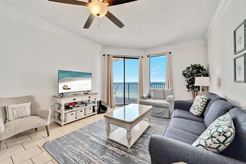 GULF-FRONT CONDO, POOLS, SPLASH PAD, LOTS OF AMENITIES! - Image 1