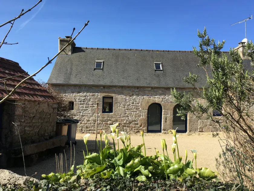 Breton stuehus stille, mellem hav og flod - Image 1