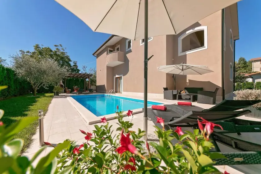 Charming 6-Bed Villa in Vižinada - Image 1