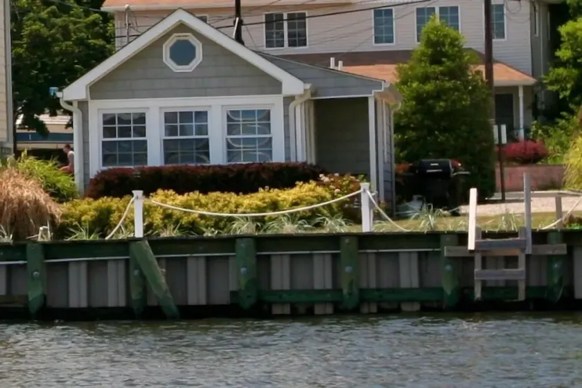 A Great Escape !! One Of A Kind Waterfront Cottage. - Image 1
