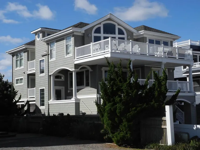 Great location with beautiful ocean and bay views - Image 1