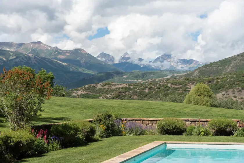 Private Mtn Top Estate with Pool - Image 1