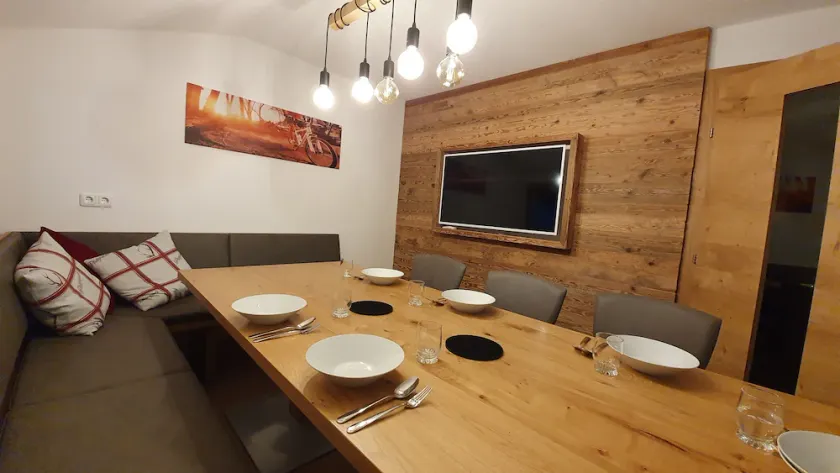 FAMILY APARTMENT STILECHT - as good as new - 3 bedrooms, large dining table - Image 1