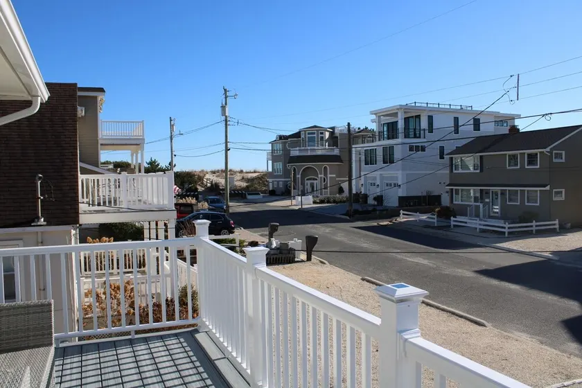 4 Houses to THE BEACH! Completely renovated Duplex- 1st Floor- WALK TO ALL! - Image 1