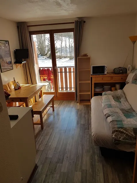 Studiolejlighed, 4 sovepladser, Dørtrinski, concierge-service, rengøring og linned - Image 1