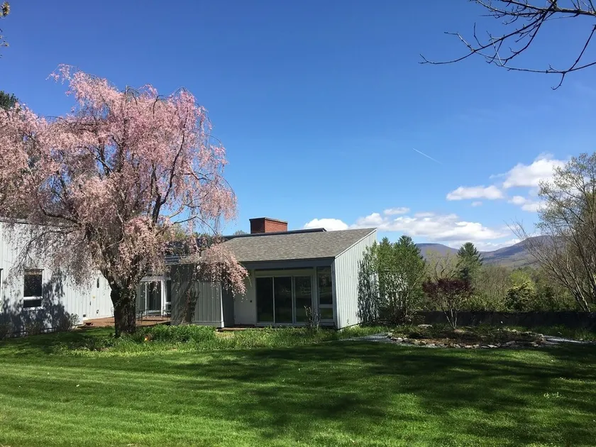 11 acre mid-century ejendom, nyrenoveret - Image 1