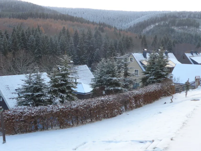 Cable car, lift, slopes, ski schools are within walking distance. Family friendly - Image 1