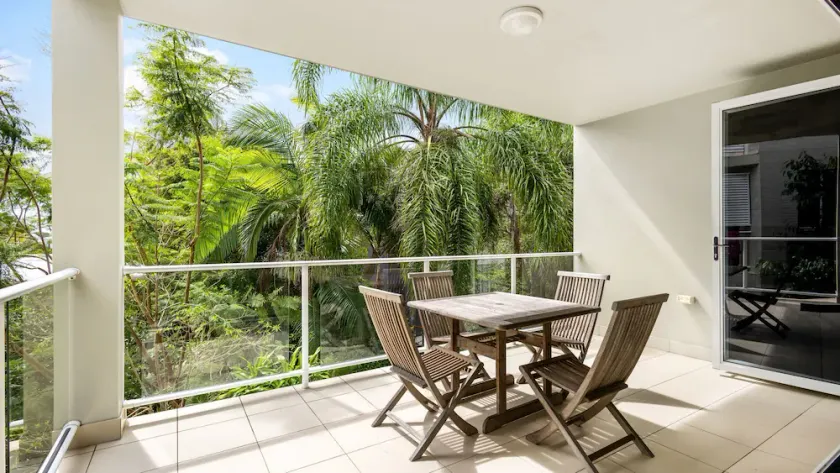 Sunshine Beach Holiday Apartment - Unit 4, 1 Park Crescent - Image 1