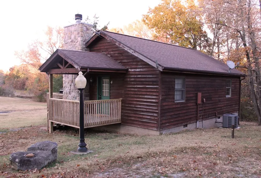 Winetrail Cabin - SIU, Giant City SP, Shawnee Forest, & Cedar Lake minutes away! - Image 1