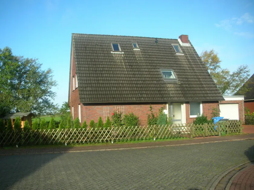 Beautiful fine apartment with garden, meadow, view of water and land - Image 1
