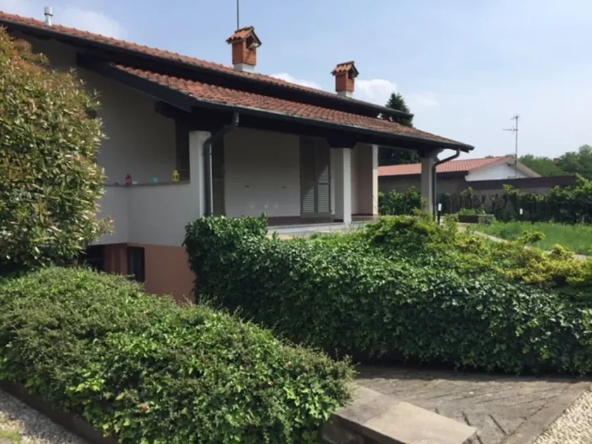 VILLA INDEPENDIENTE EN EL CORAZÓN DE BRIANZA - Image 1