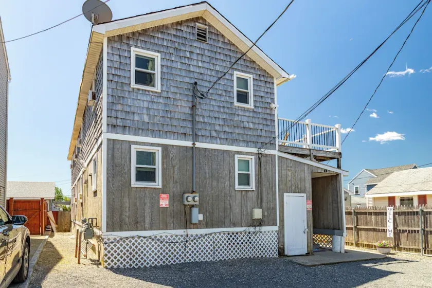 Spacious Ocean Home Only One Block Away From the Beach - Image 1