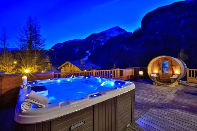 Chalet La Bulle Appt Eagles 15 pers Sauna Jacuzzi Pool Tignes - Image 1