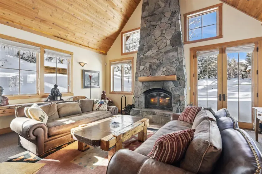 Silverado Lodge at Palisades - 4BR w/ Private Hot Tub, Ski Shuttle & Pet-Friendly! - Image 1