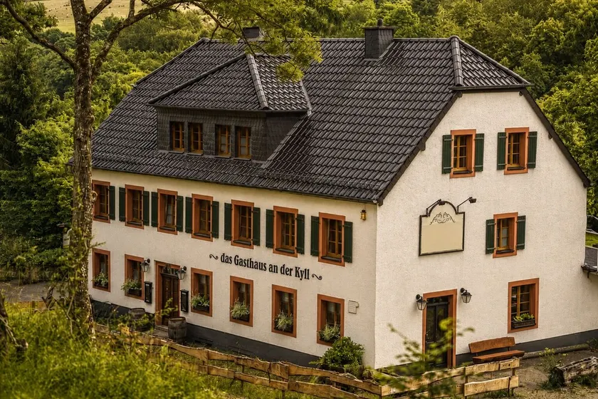 Kronenburger Alm für 22 Gäste | Sauna, Hottub, Billard & Eifelblick - Image 1