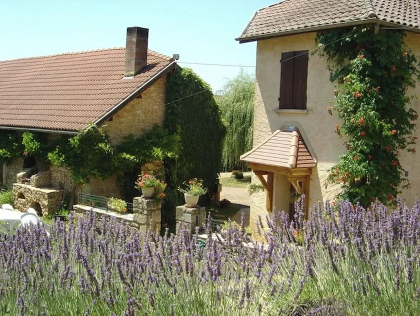 Traditional house in the heart of a farm - Image 1